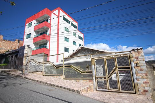 Fachada de casa para alugar com 3 quartos, 637m² em Novo Santa Cecília, Belo Horizonte