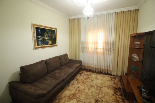 Sala 2 de casa para alugar com 3 quartos, 637m² em Novo Santa Cecília, Belo Horizonte