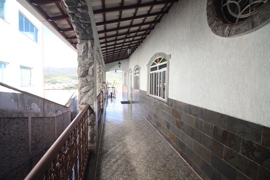 Quintal de casa para alugar com 3 quartos, 637m² em Novo Santa Cecília, Belo Horizonte
