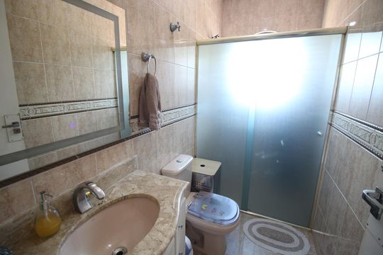 Banheiro 2 de casa para alugar com 3 quartos, 637m² em Novo Santa Cecília, Belo Horizonte