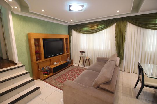 Casa para alugar com 3 quartos, 637m² em Novo Santa Cecília, Belo Horizonte