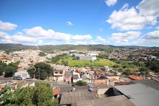 Vista de casa para alugar com 3 quartos, 637m² em Novo Santa Cecília, Belo Horizonte