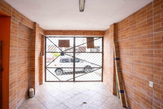 Garagem de casa à venda com 3 quartos, 125m² em Conceição, Diadema