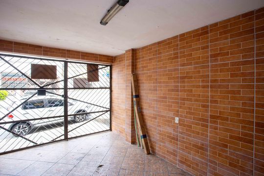 Garagem de casa à venda com 3 quartos, 125m² em Conceição, Diadema