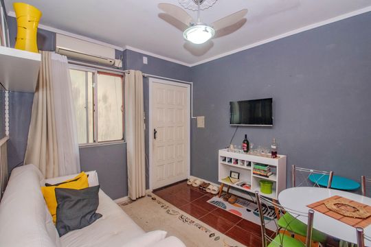Sala de apartamento à venda com 2 quartos, 45m² em Santa Rosa de Lima, Porto Alegre