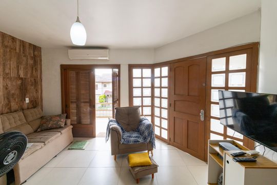 Casa à venda com 4 quartos, 200m² em Partenon, Porto Alegre