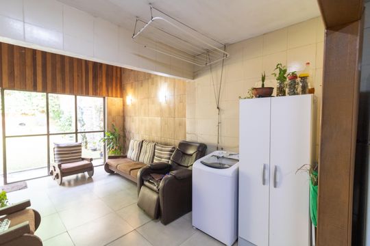 Casa à venda com 4 quartos, 200m² em Partenon, Porto Alegre