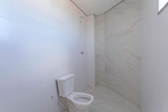 Banheiro da suíte de apartamento à venda com 2 quartos, 125m² em Arvoredo, Contagem