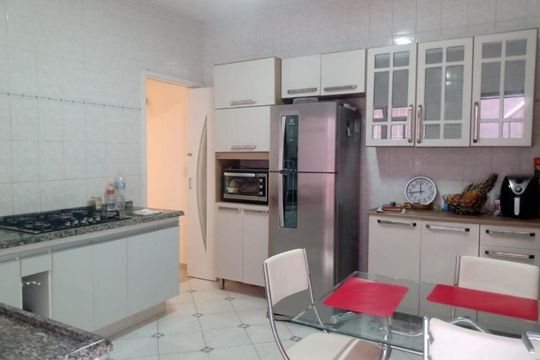 Cozinha de casa à venda com 3 quartos, 200m² em Jardim Leticia, São Paulo