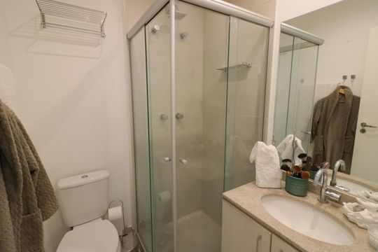 Banheiro de apartamento à venda com 1 quarto, 41m² em Continental, Osasco