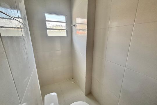 Banheiro de apartamento à venda com 2 quartos, 44m² em Parque Boturussu, São Paulo