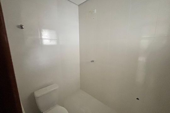 Banheiro de apartamento à venda com 2 quartos, 38m² em Parque Boturussu, São Paulo