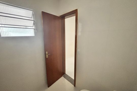 Banheiro de apartamento à venda com 2 quartos, 38m² em Parque Boturussu, São Paulo
