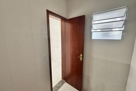 Banheiro de apartamento à venda com 2 quartos, 38m² em Parque Boturussu, São Paulo