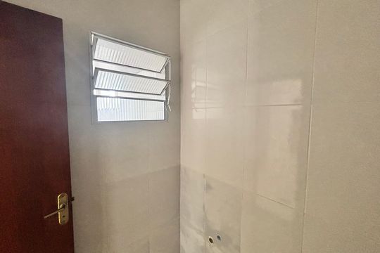 Banheiro de apartamento à venda com 2 quartos, 38m² em Parque Boturussu, São Paulo