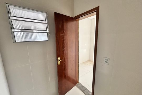 Banheiro de apartamento à venda com 2 quartos, 37m² em Parque Boturussu, São Paulo