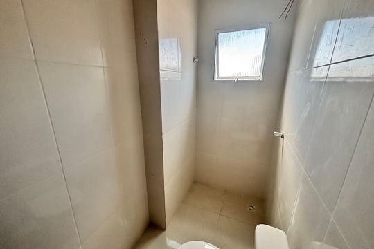 Banheiro de apartamento à venda com 2 quartos, 44m² em Parque Boturussu, São Paulo