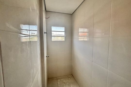 Banheiro de apartamento à venda com 2 quartos, 38m² em Parque Boturussu, São Paulo