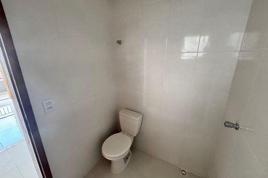 Banheiro de apartamento à venda com 2 quartos, 38m² em Parque Boturussu, São Paulo