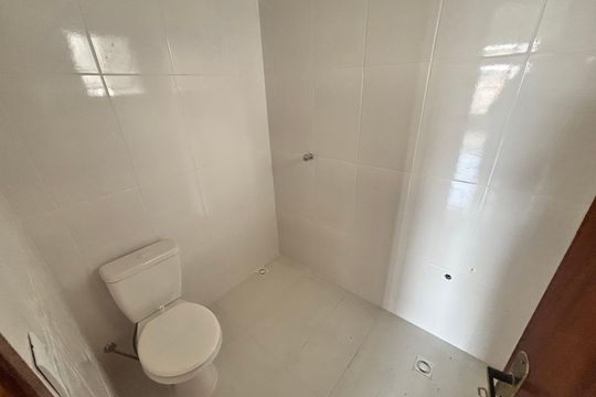 Banheiro de apartamento à venda com 2 quartos, 38m² em Parque Boturussu, São Paulo