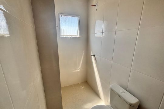 Banheiro de apartamento à venda com 2 quartos, 45m² em Parque Boturussu, São Paulo