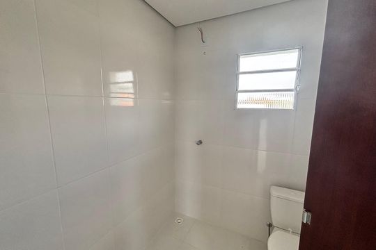 Banheiro de apartamento à venda com 2 quartos, 34m² em Parque Boturussu, São Paulo