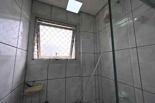 Banheiro Social de apartamento à venda com 2 quartos, 65m² em Parque Imperial, São Paulo