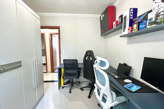 Apartamento à venda com 3 quartos, 60m² em Planalto, Belo Horizonte