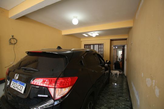 Garagem de casa à venda com 3 quartos, 66m² em Jardim Oliveiras, Taboão da Serra