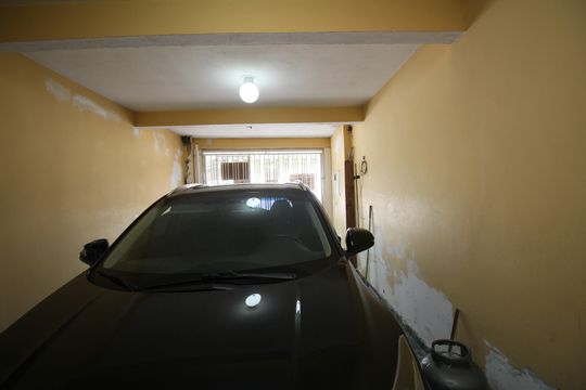 Garagem de casa à venda com 3 quartos, 66m² em Jardim Oliveiras, Taboão da Serra