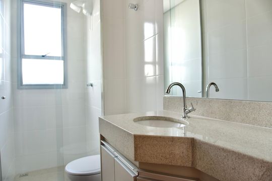 Banheiro da Suíte 1 de apartamento à venda com 2 quartos, 105m² em Funcionários, Belo Horizonte