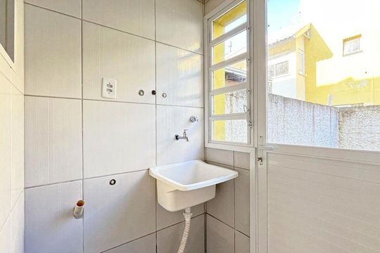 Área de serviço de casa de condomínio para alugar com 3 quartos, 135m² em Hípica, Porto Alegre