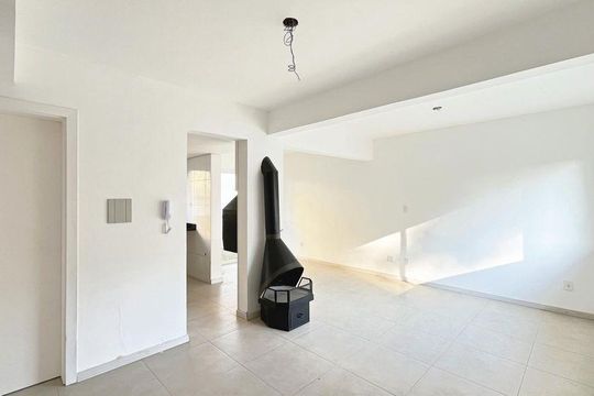 Sala de casa de condomínio para alugar com 3 quartos, 135m² em Hípica, Porto Alegre