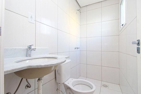 Banheiro do Quarto 1 de casa de condomínio para alugar com 3 quartos, 135m² em Hípica, Porto Alegre