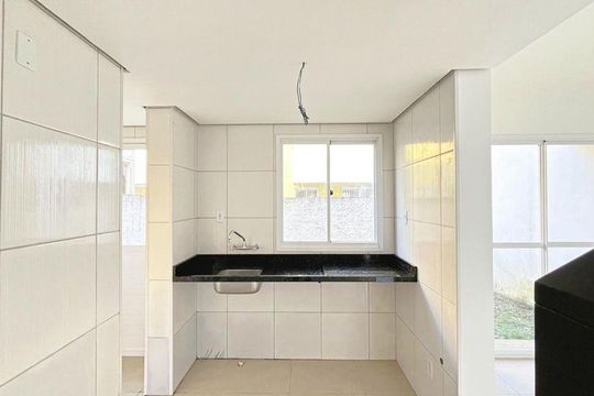 Cozinha de casa de condomínio para alugar com 3 quartos, 135m² em Hípica, Porto Alegre
