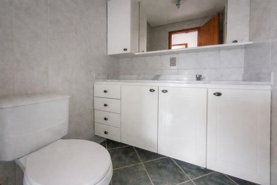 Banheiro 1 de apartamento para alugar com 3 quartos, 98m² em Ipanema, Porto Alegre