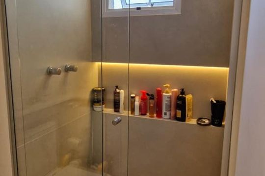 Banheiro de apartamento à venda com 3 quartos, 81m² em Vila Isa, São Paulo