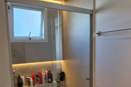 Banheiro de apartamento à venda com 3 quartos, 81m² em Vila Isa, São Paulo