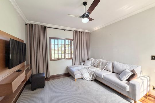 Sala de TV de casa à venda com 3 quartos, 250m² em Jardim Torres Sao Jose, Jundiaí