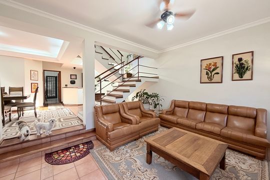 Casa à venda com 3 quartos, 250m² em Jardim Torres Sao Jose, Jundiaí