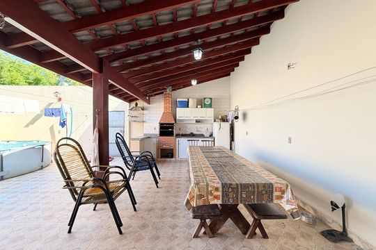 Quintal de casa à venda com 3 quartos, 250m² em Jardim Torres Sao Jose, Jundiaí