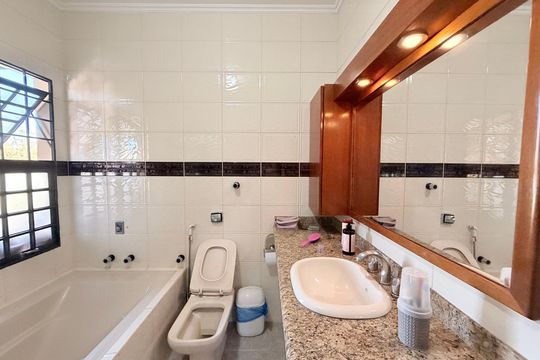 Banheiro da Suíte de casa à venda com 3 quartos, 250m² em Jardim Torres Sao Jose, Jundiaí
