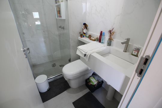 Banheiro Social de apartamento à venda com 2 quartos, 50m² em Jacarepaguá, Rio de Janeiro