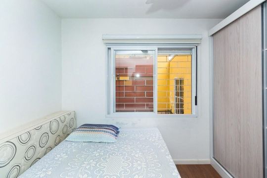 Quarto de apartamento à venda com 1 quarto, 50m² em Jardim do Salso, Porto Alegre