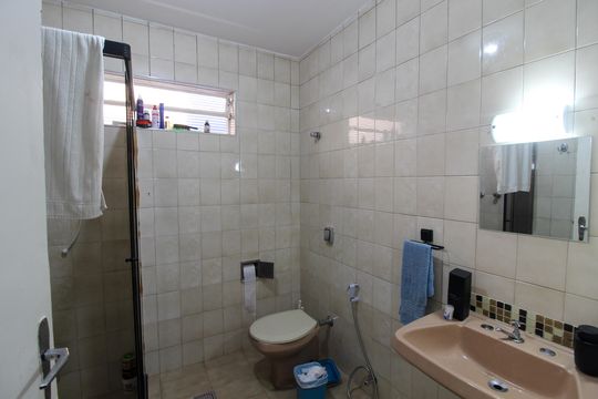 Banheiro de kitnet/studio à venda com 1 quarto, 28m² em Jardim Peri Peri, São Paulo