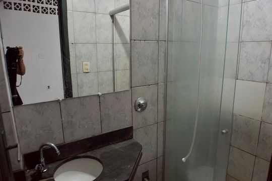 Banheiro de kitnet/studio para alugar com 1 quarto, 45m² em Prado, Belo Horizonte