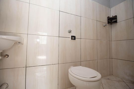 Banheiro de kitnet/studio para alugar com 1 quarto, 23m² em Vicente Pires , Brasília