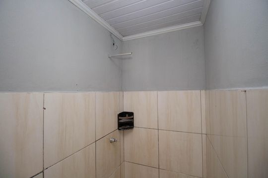 Banheiro de kitnet/studio para alugar com 1 quarto, 23m² em Vicente Pires , Brasília