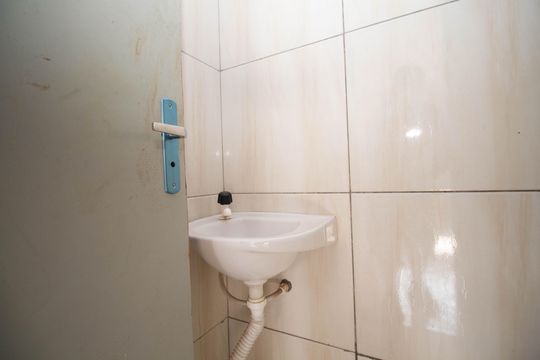 Banheiro de kitnet/studio para alugar com 1 quarto, 23m² em Vicente Pires , Brasília