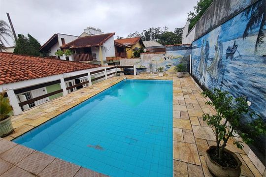 Casa à venda com 4 quartos, 267m² em Interlagos, São Paulo